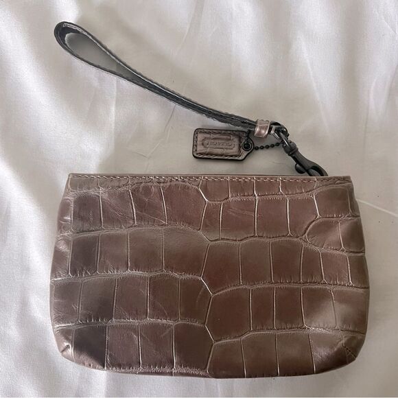 COACH small wristlet bronze Embossed Alligator/croc design - Picture 7 of 14
